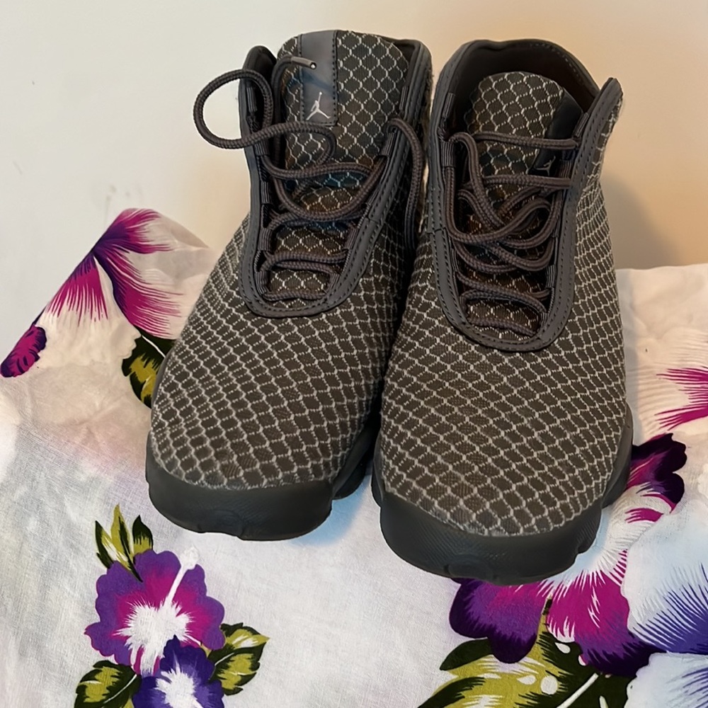 Jordan’s - Picture 2 of 7
